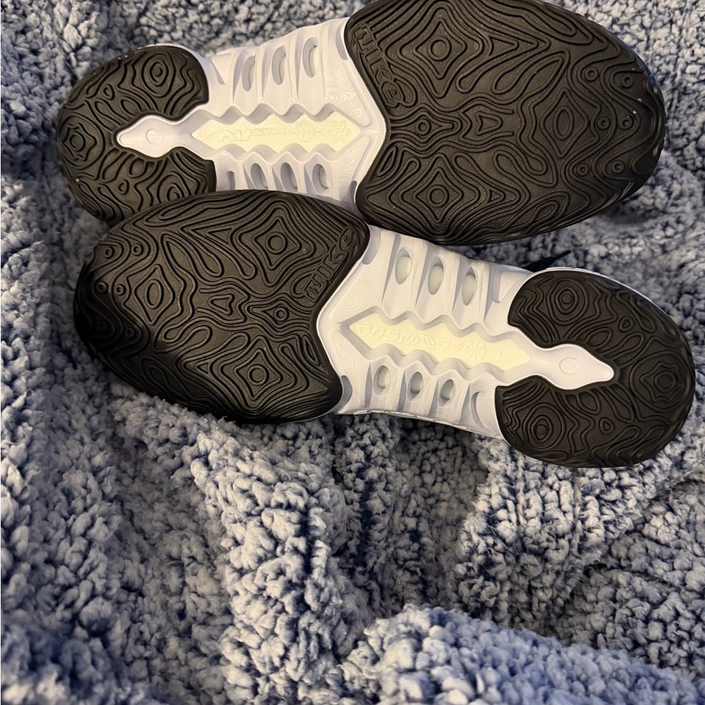 Nike Black and White Cosmic Unity 2 - Picture 5 of 5